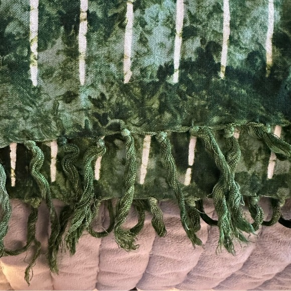 NWT beautiful Green Floral Indigo Blue Scarf - Picture 4 of 5